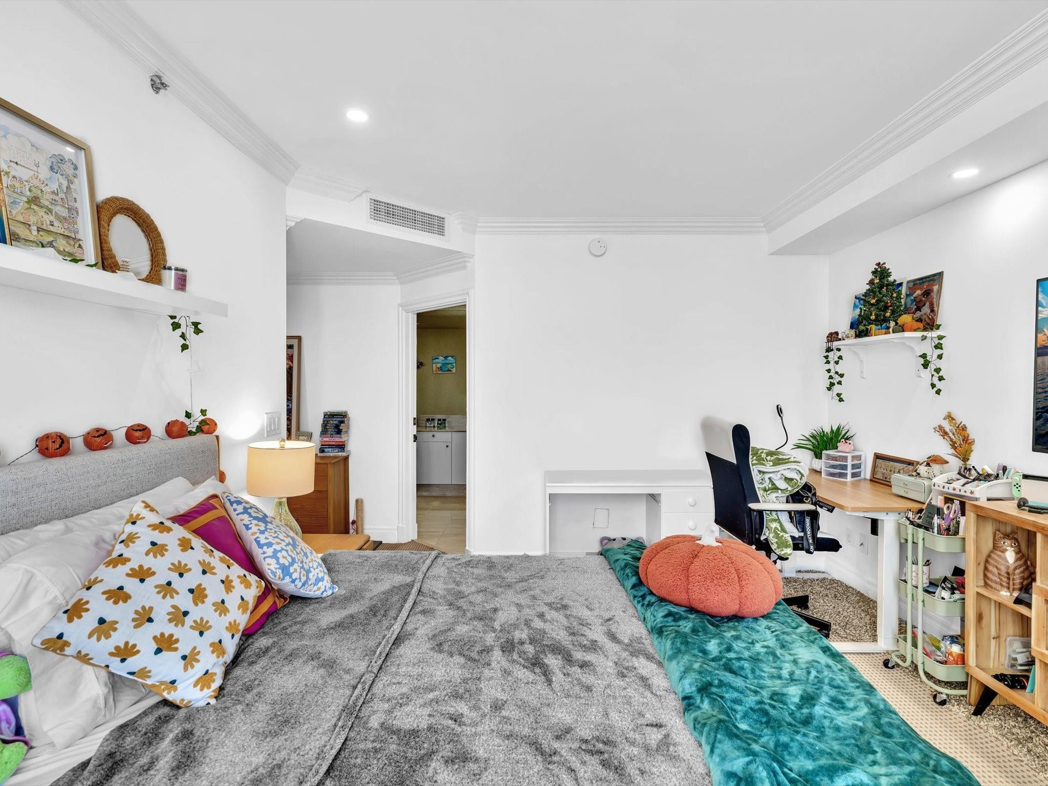 7000 Island Blvd PH-06