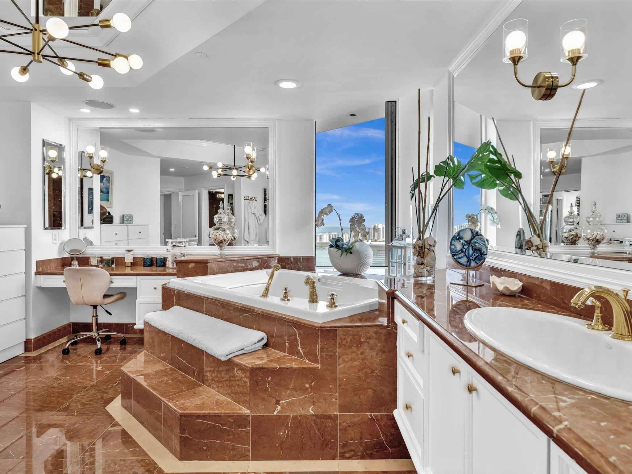 7000 Island Blvd PH-06