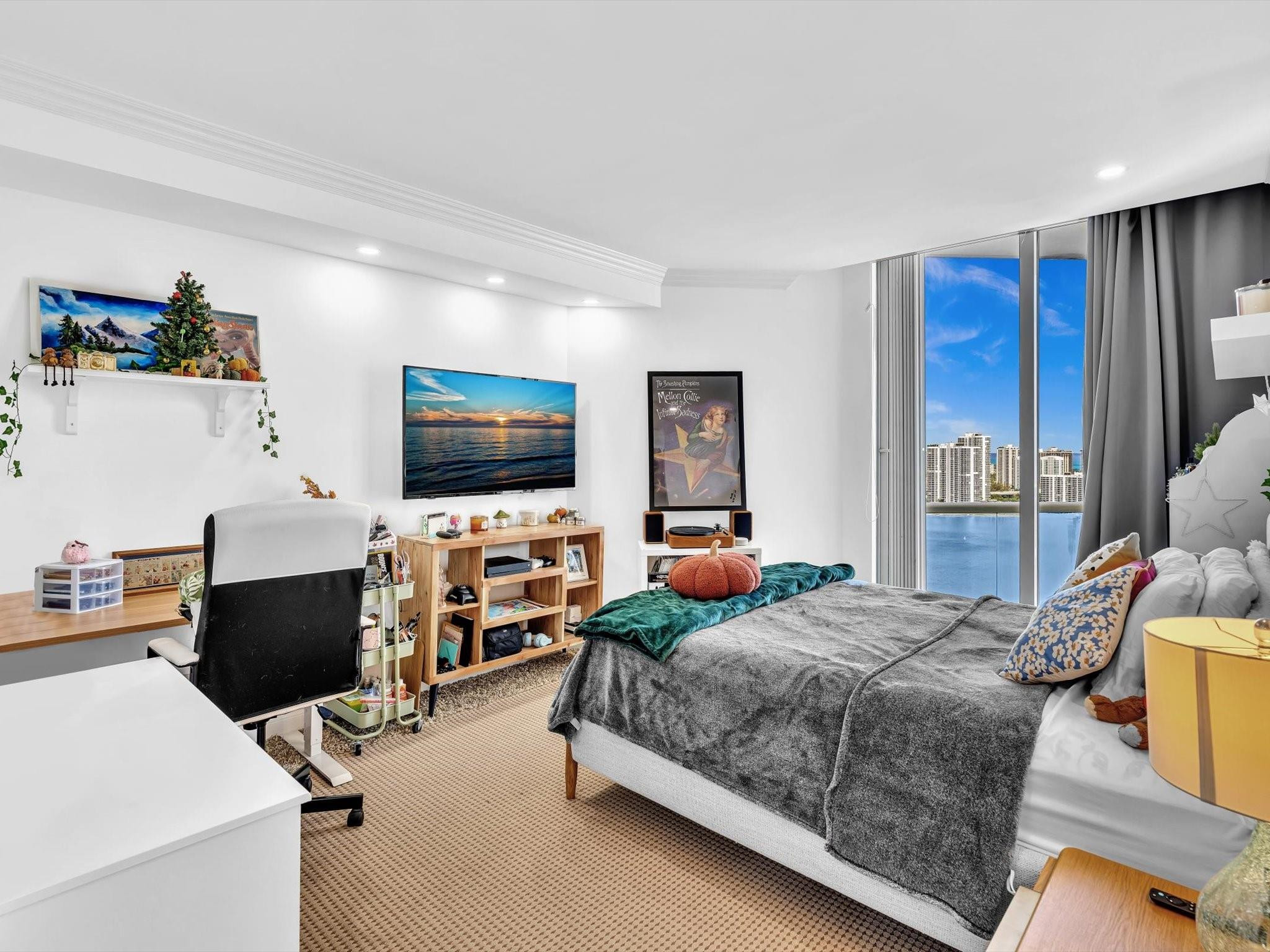 7000 Island Blvd PH-06