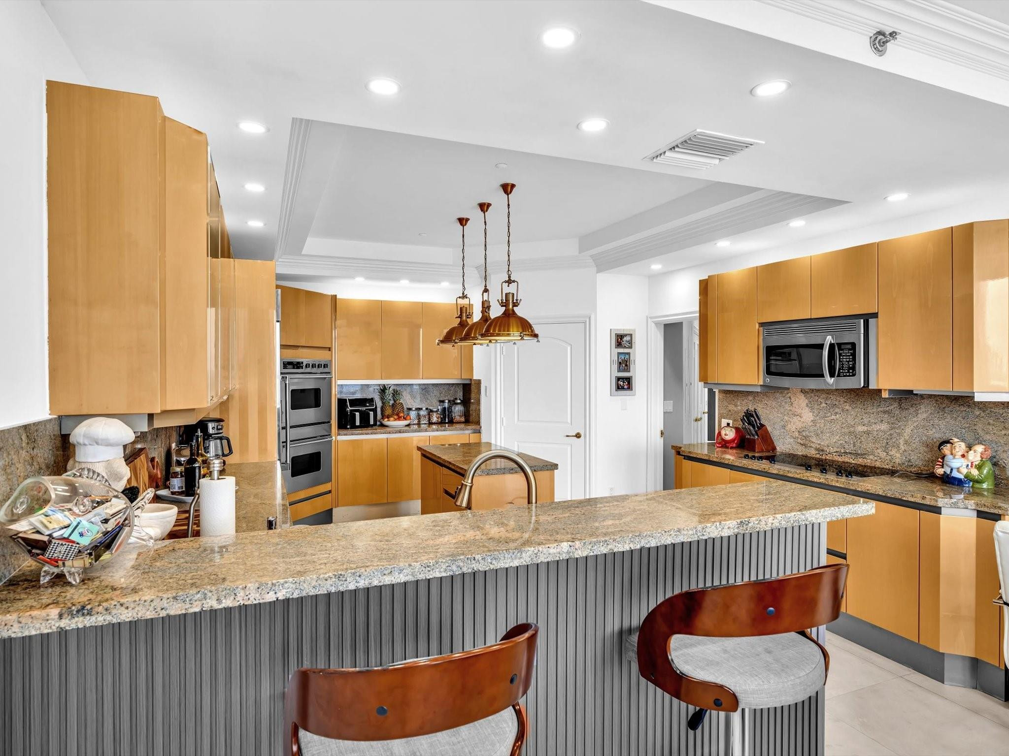 7000 Island Blvd PH-06
