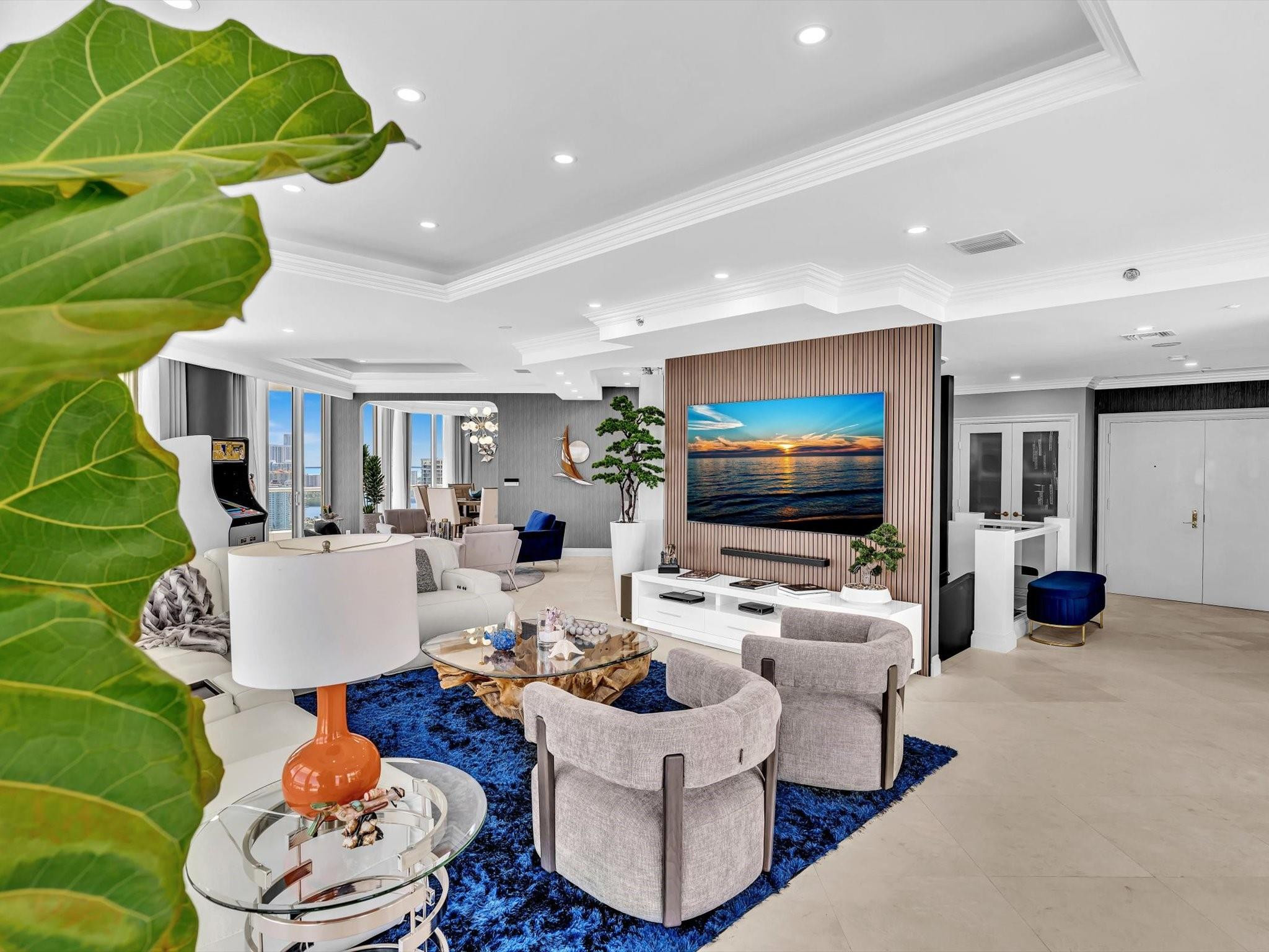 7000 Island Blvd PH-06