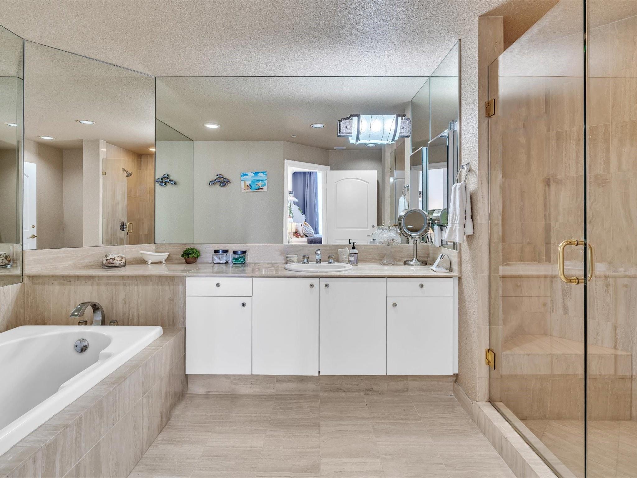 7000 Island Blvd PH-06
