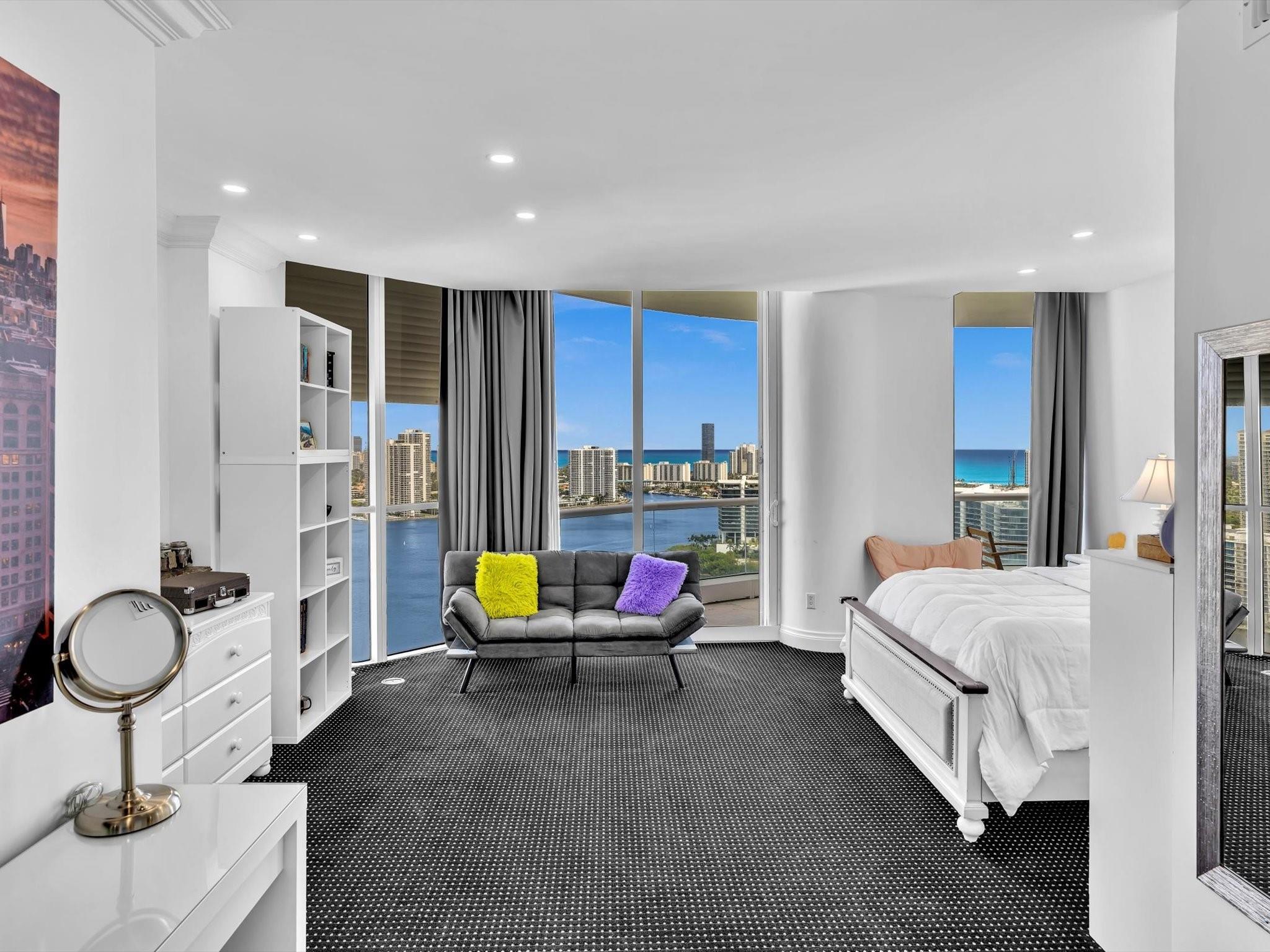 7000 Island Blvd PH-06