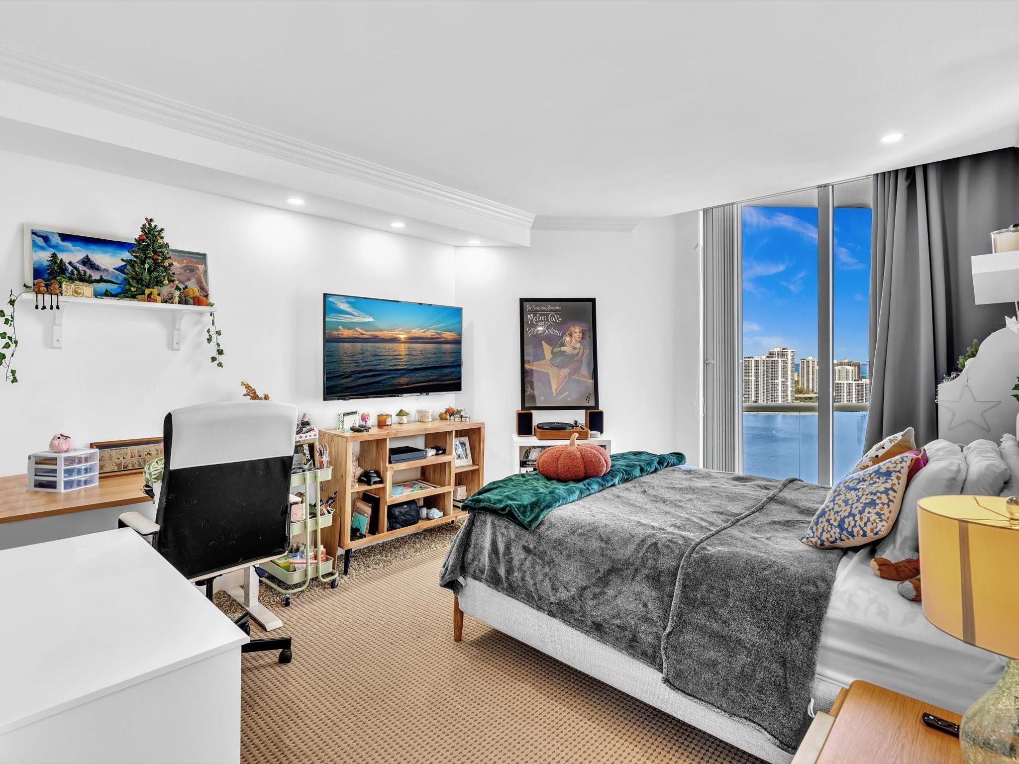 7000 Island Blvd PH-06