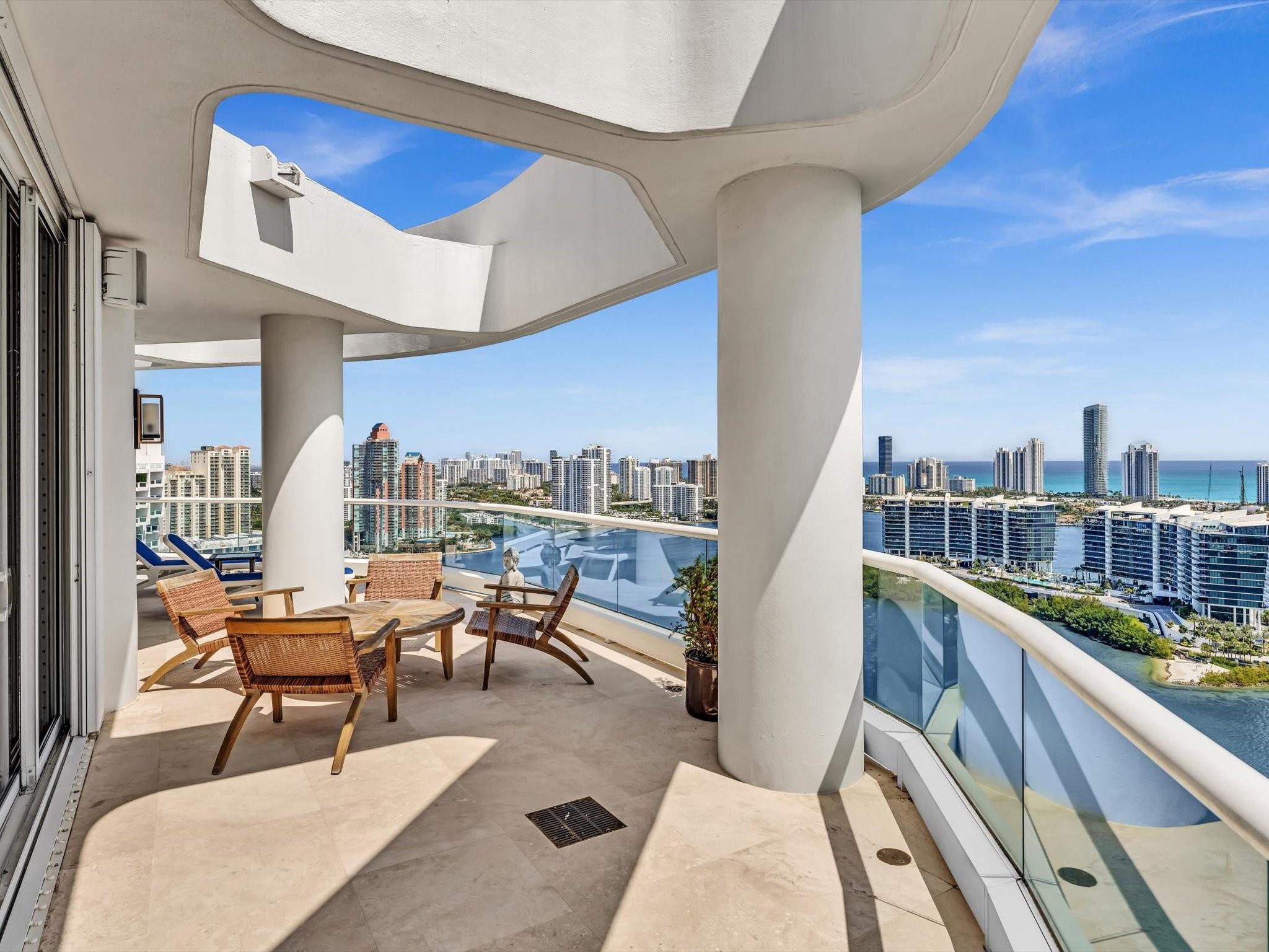 7000 Island Blvd PH-06