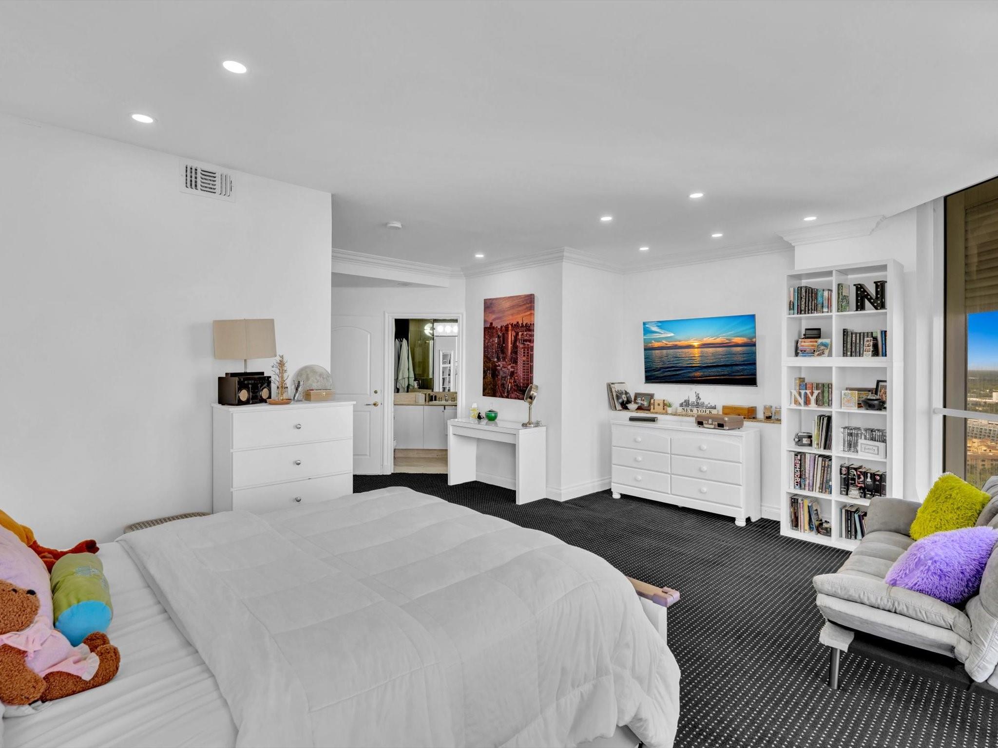 7000 Island Blvd PH-06