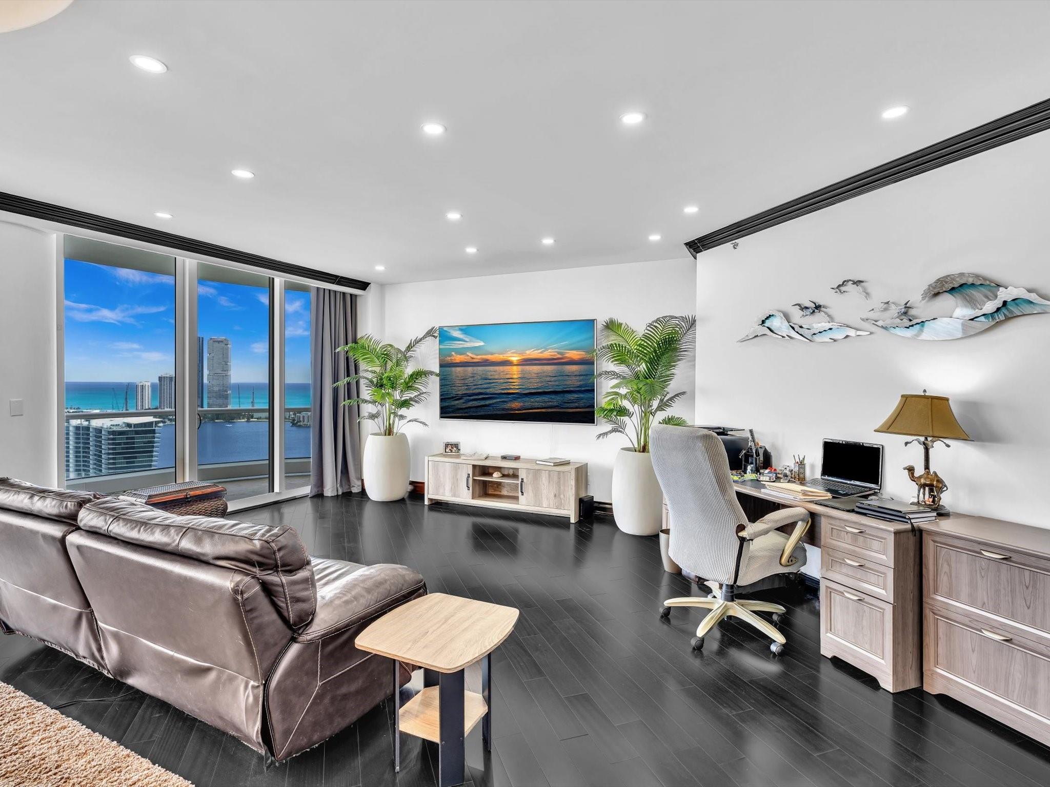 7000 Island Blvd PH-06