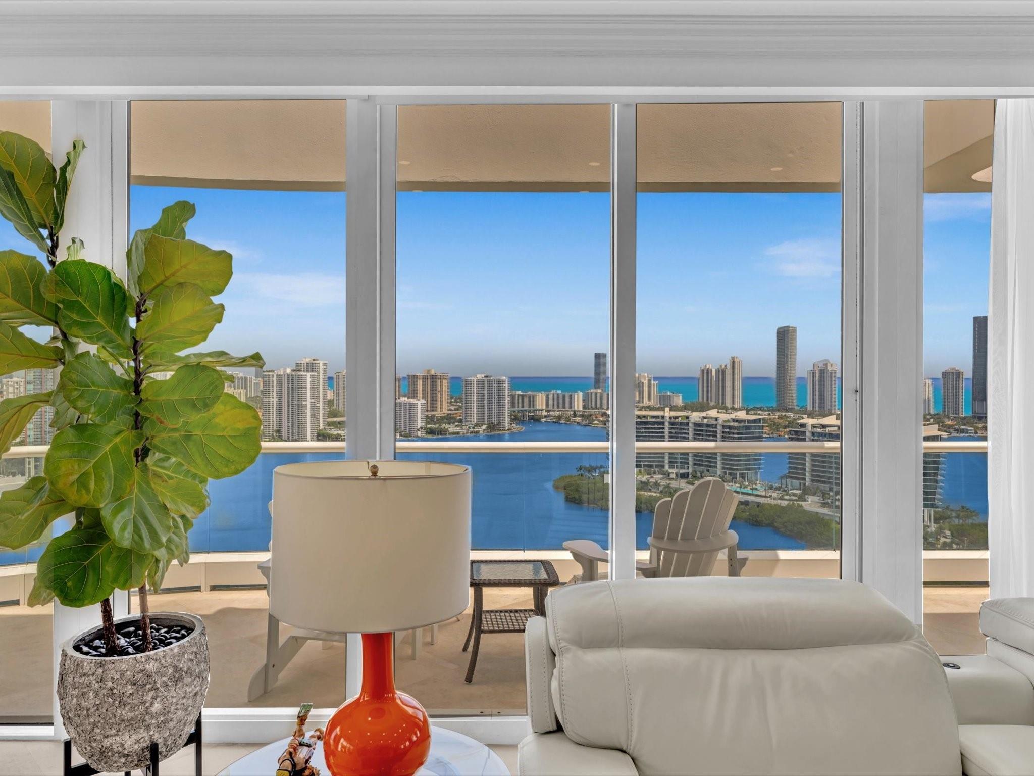 7000 Island Blvd PH-06