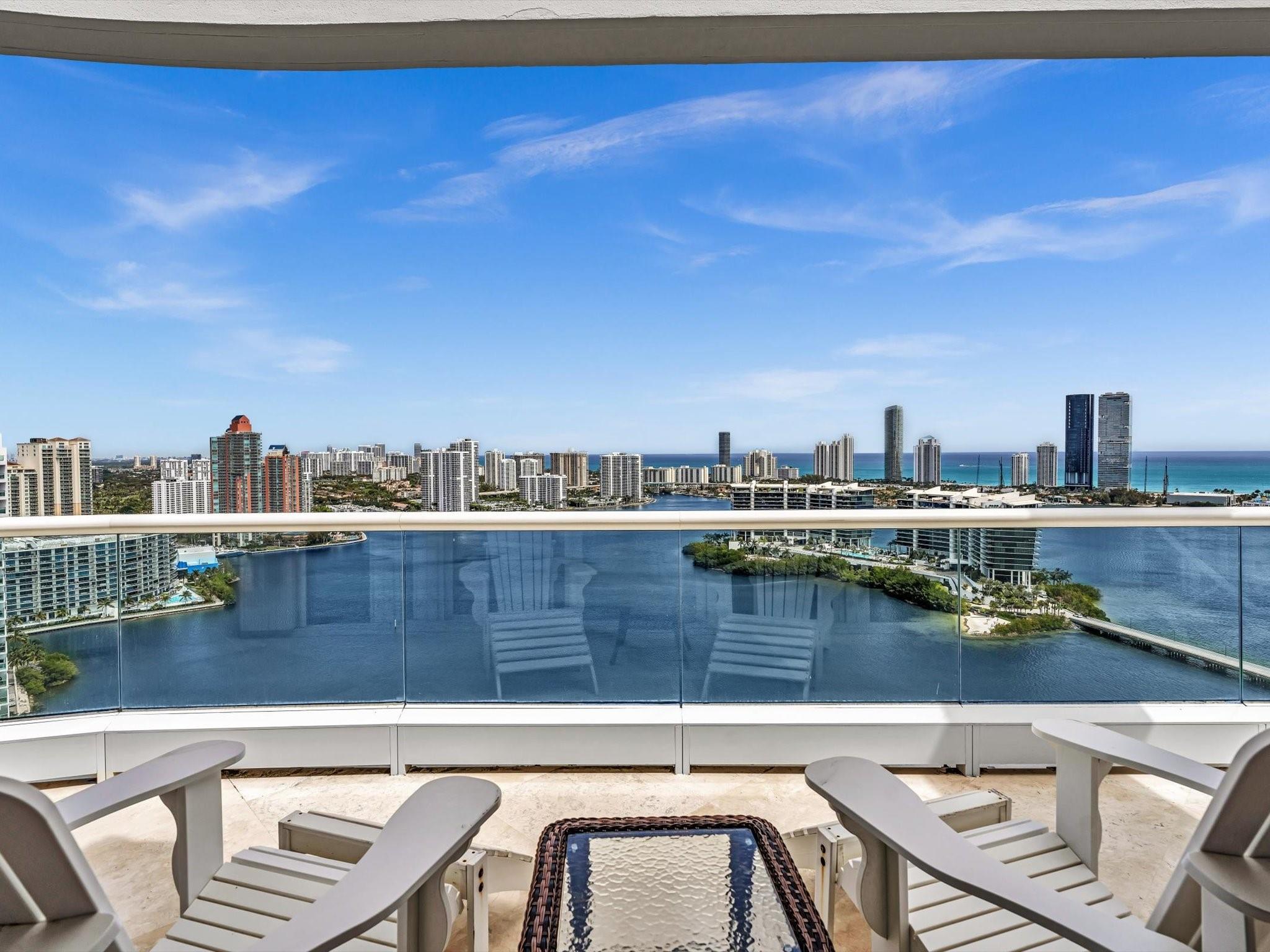 7000 Island Blvd PH-06