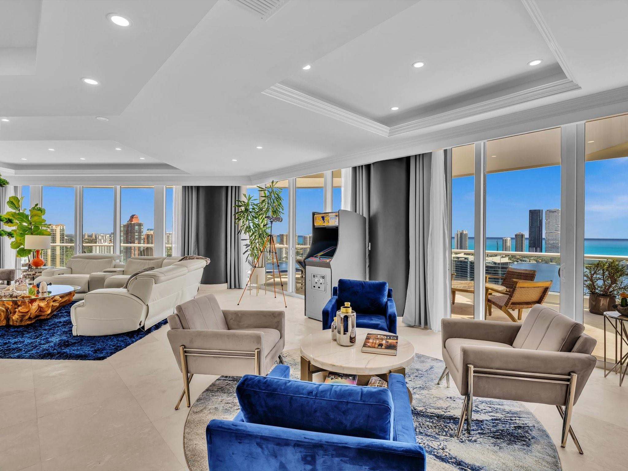 7000 Island Blvd PH-06