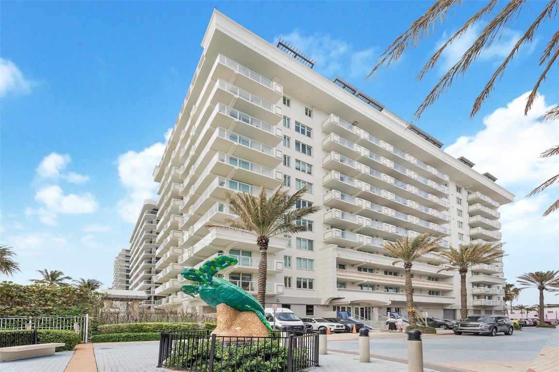 9499 Collins Ave 706