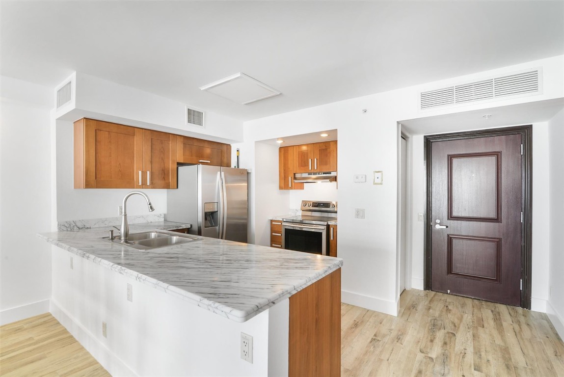 9499 Collins Ave 706