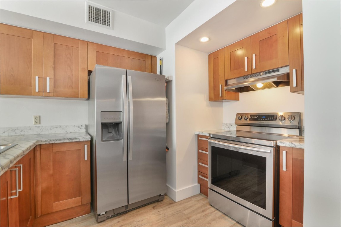 9499 Collins Ave 706