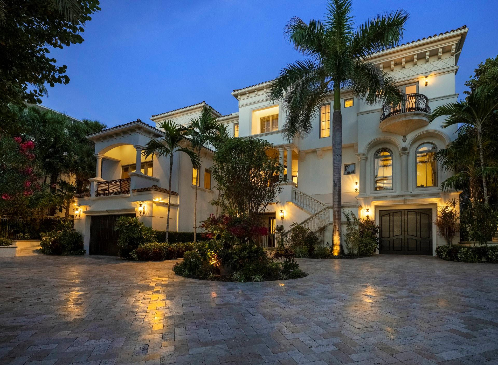 1011 Hillsboro Mile