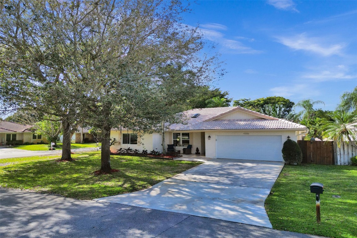 4306 NW 70th Ln