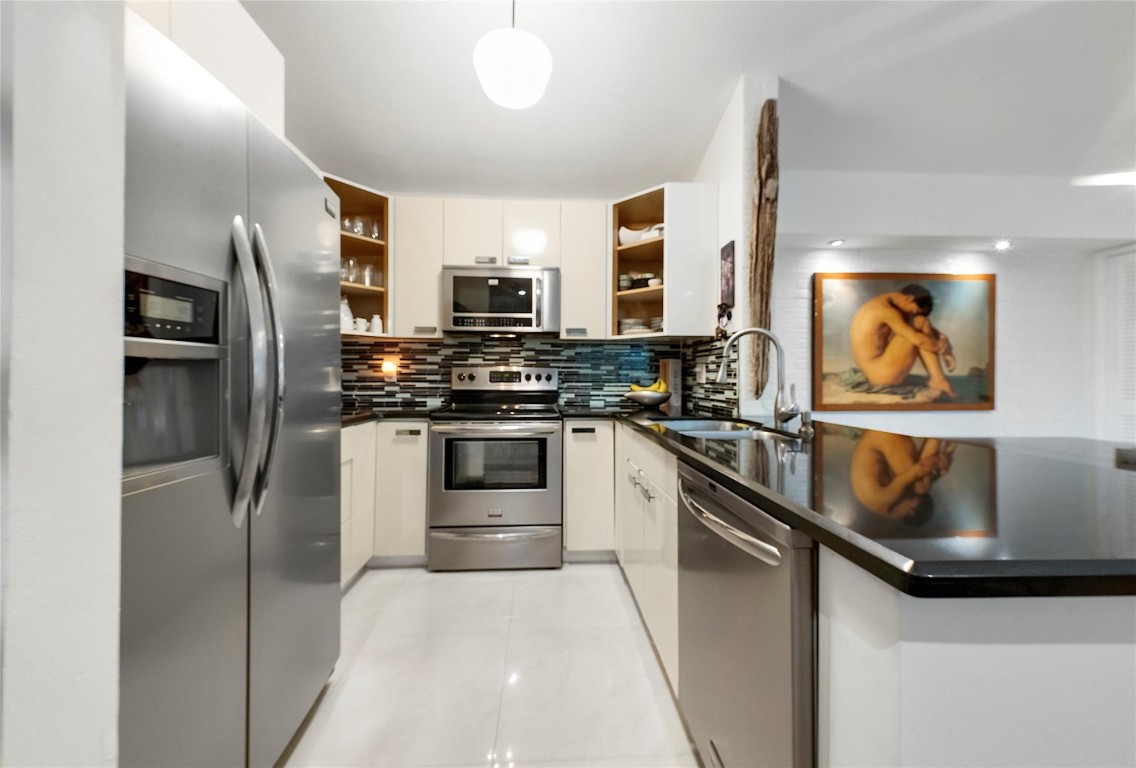 3005 N Oakland Forest Dr 302