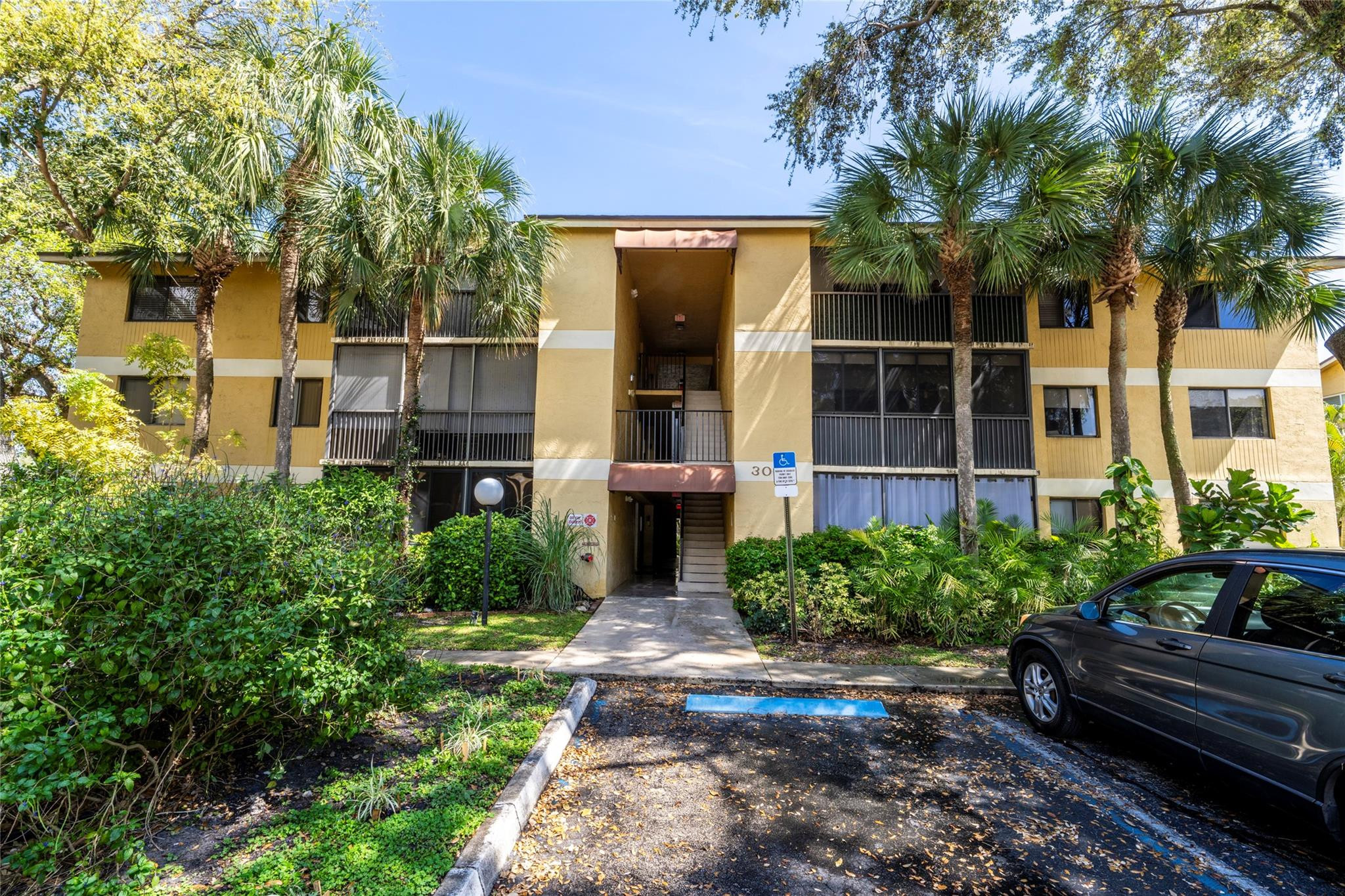 3005 N Oakland Forest Dr 302