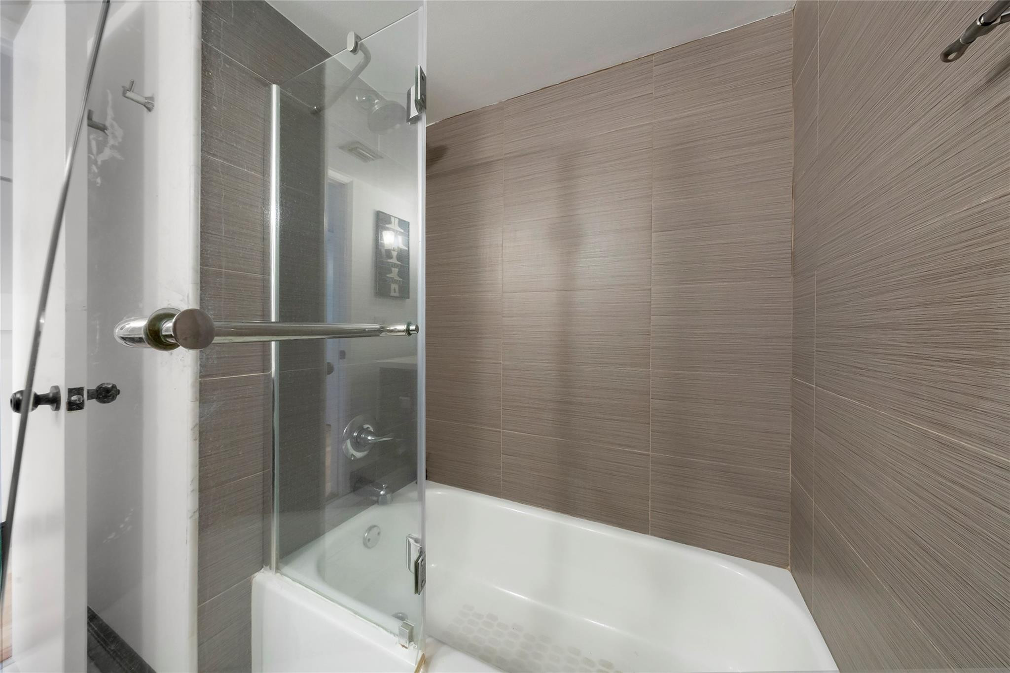 3005 N Oakland Forest Dr 302