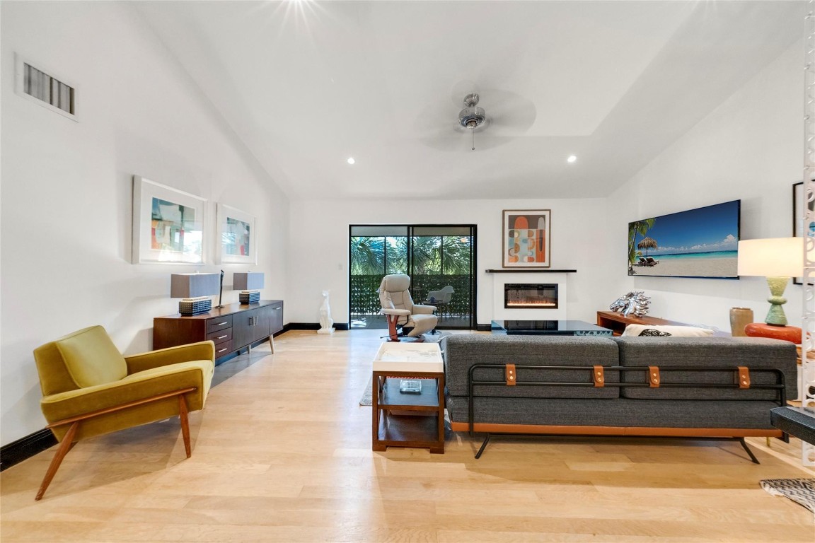 3005 N Oakland Forest Dr 302