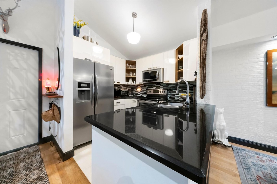 3005 N Oakland Forest Dr 302