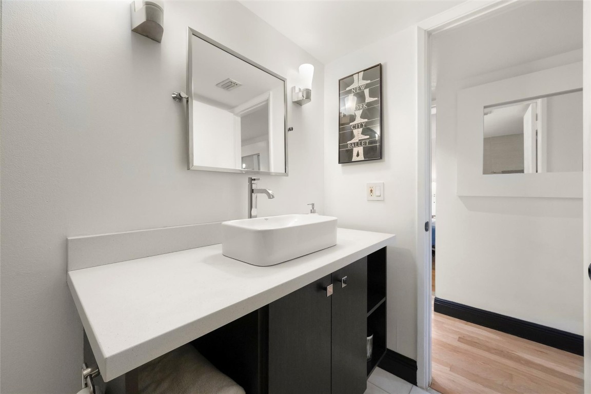 3005 N Oakland Forest Dr 302