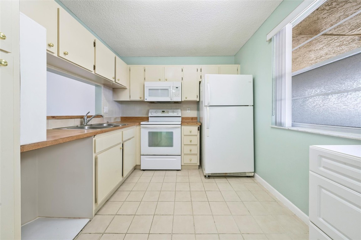 5541 Lakeside Dr 201