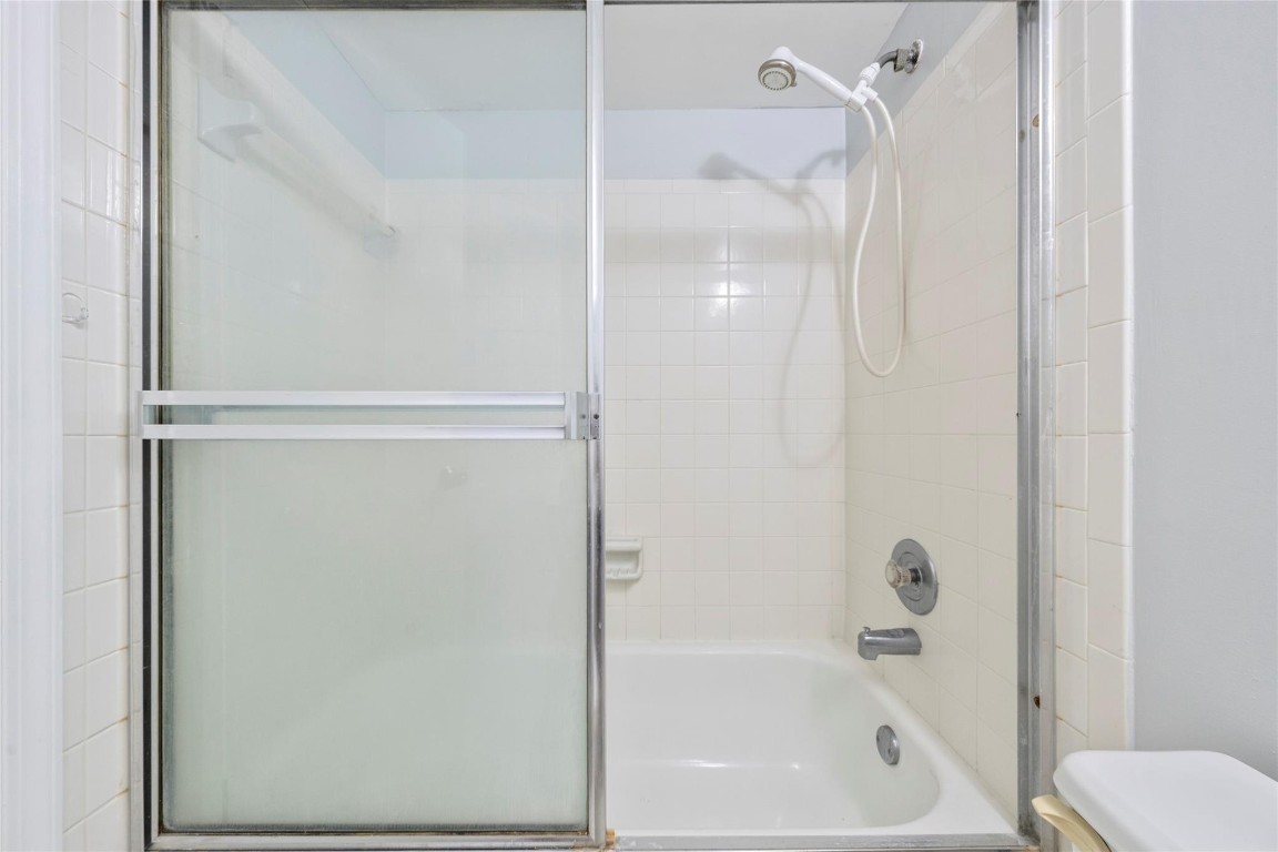 5541 Lakeside Dr 201