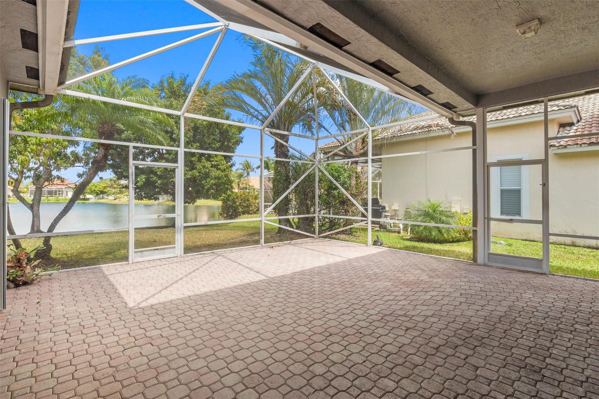 16483 Segovia Circle, Fort Lauderdale
