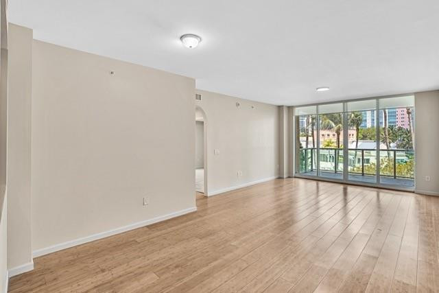 3340 NE 190th St 402