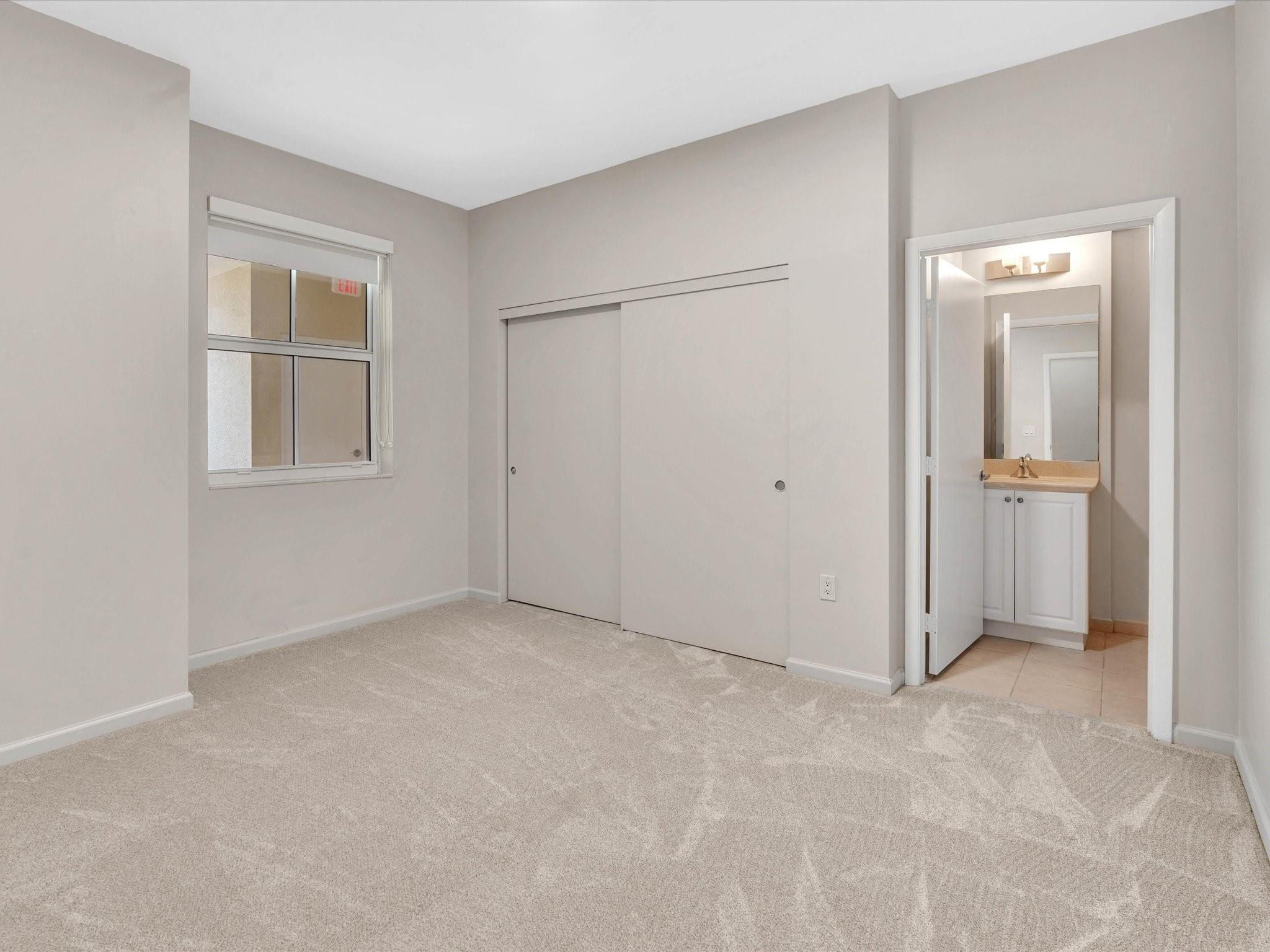 3340 NE 190th St 402