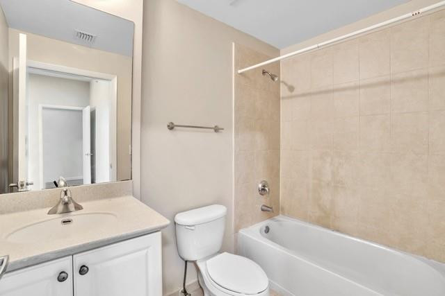 3340 NE 190th St 402