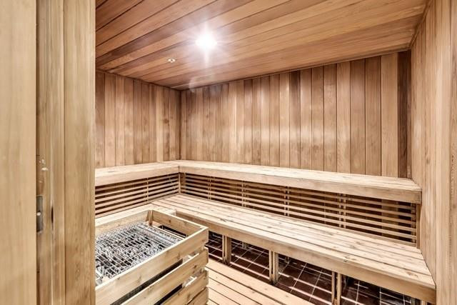 3340 NE 190th St 402