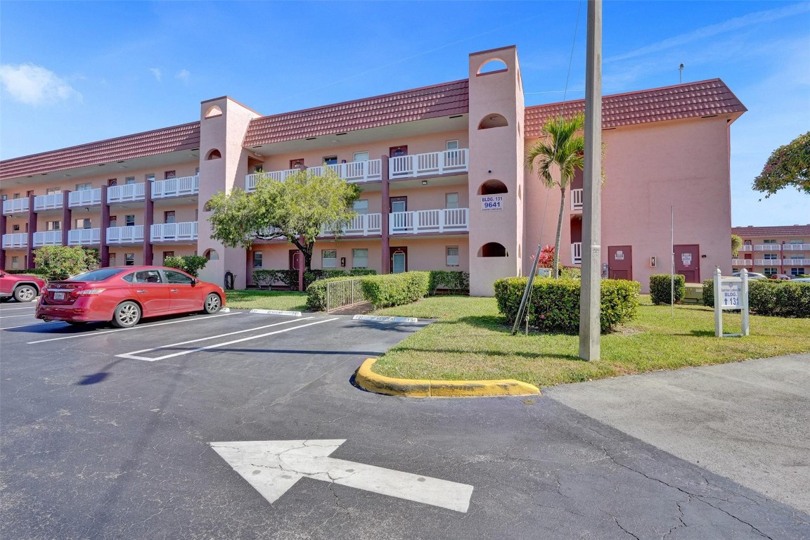 9641 Sunrise Lakes Blvd 106