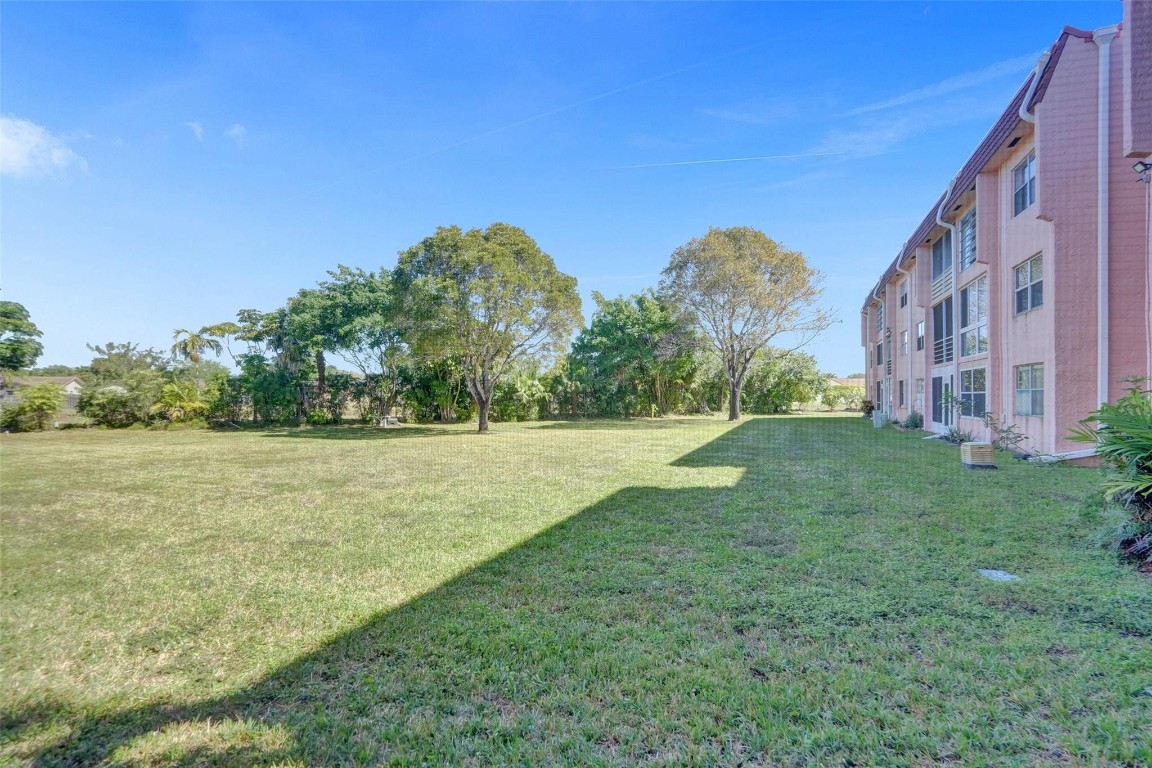 9641 Sunrise Lakes Blvd 106