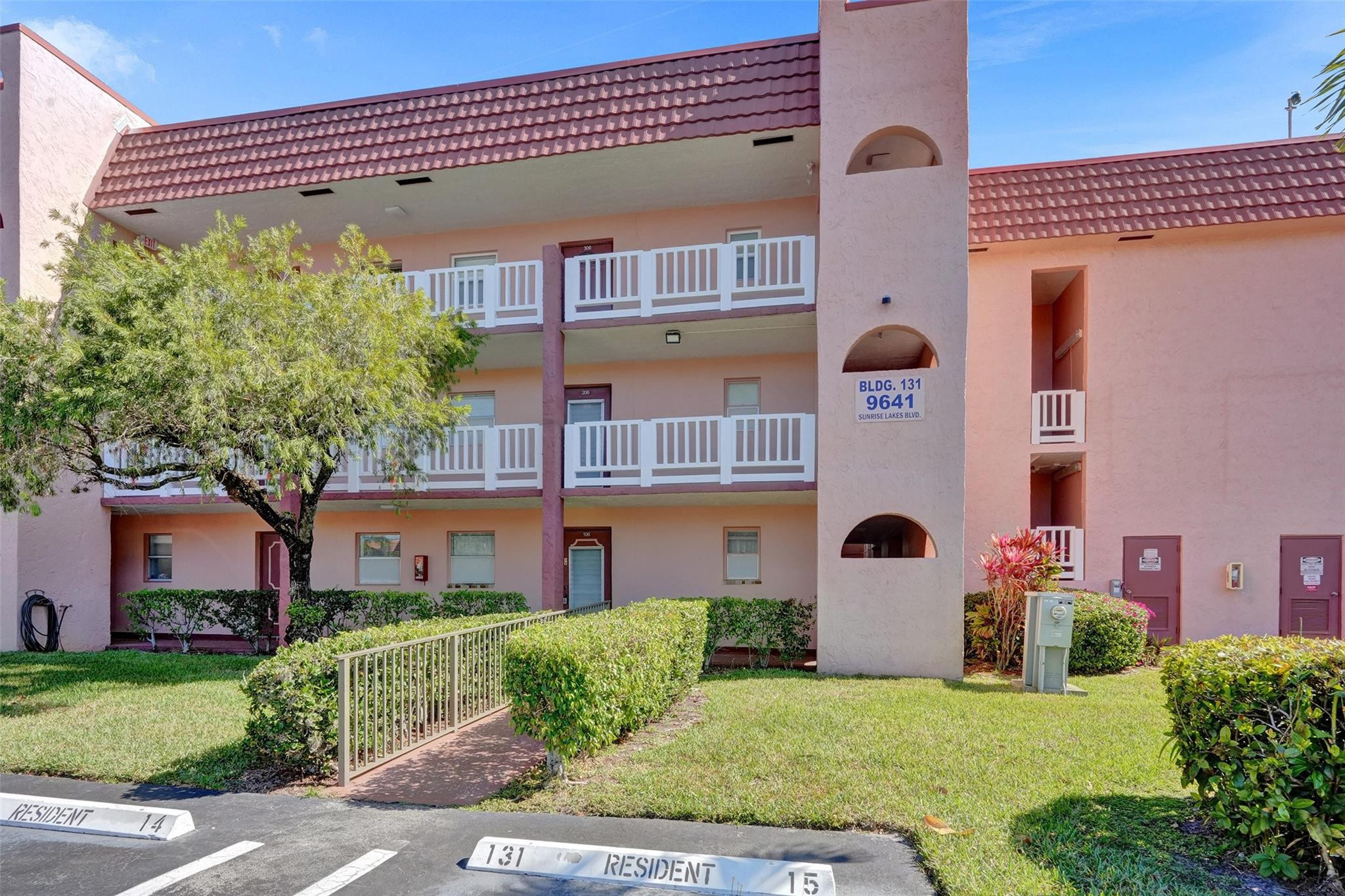 9641 Sunrise Lakes Blvd 106