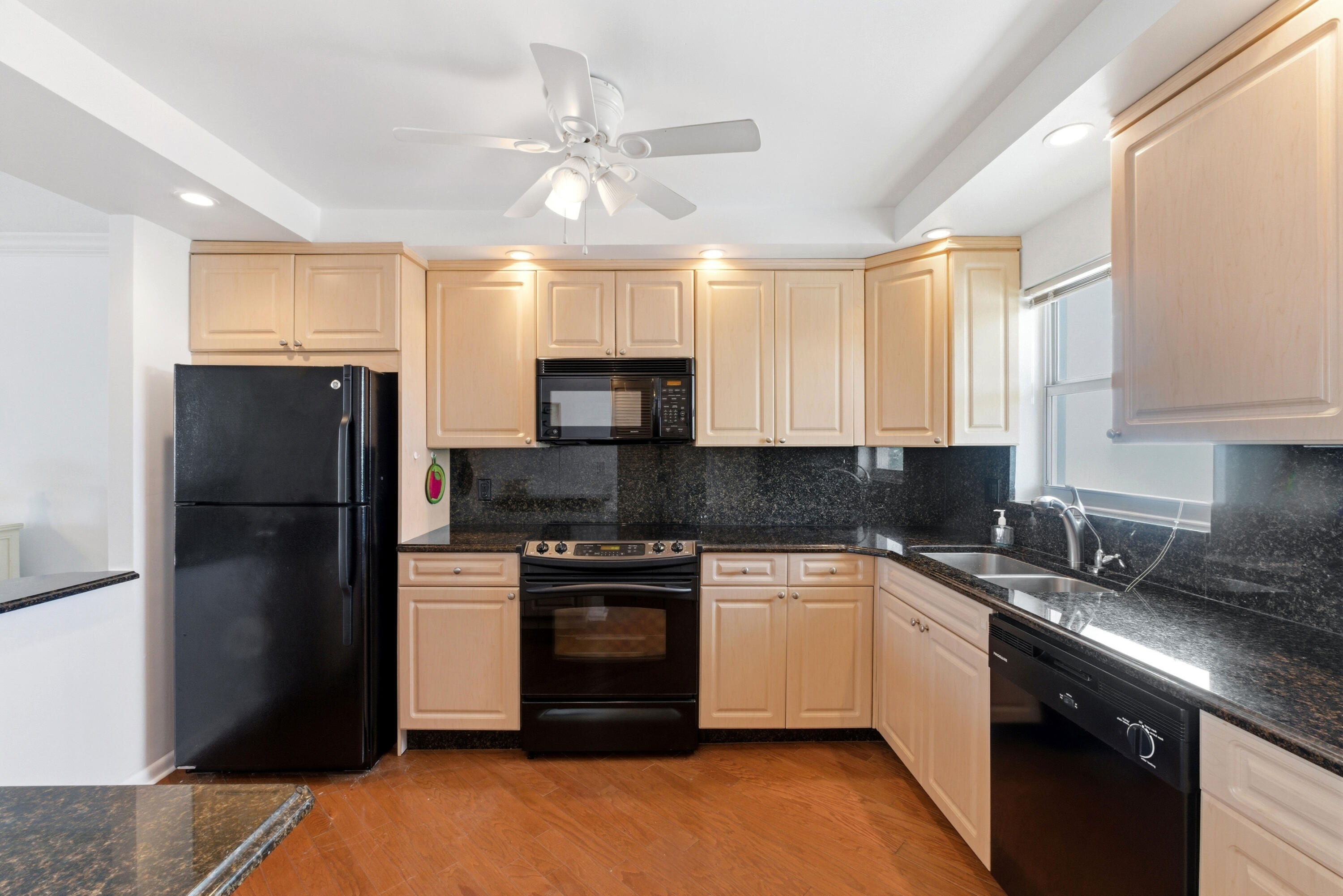 511 Bayshore Dr 410