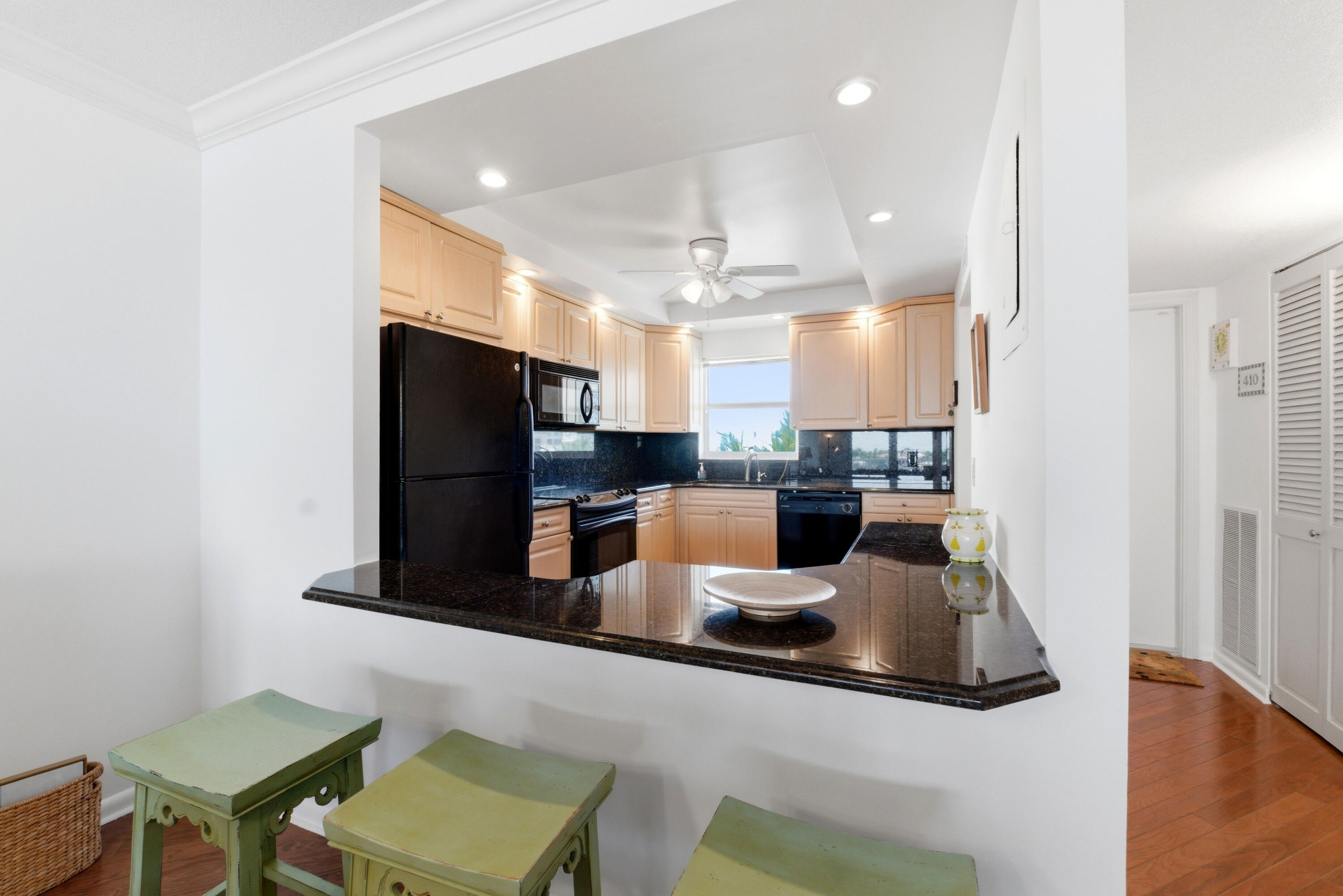 511 Bayshore Dr 410