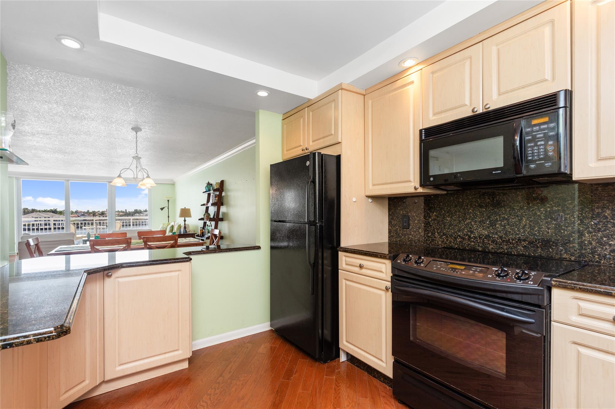 511 Bayshore Dr 410