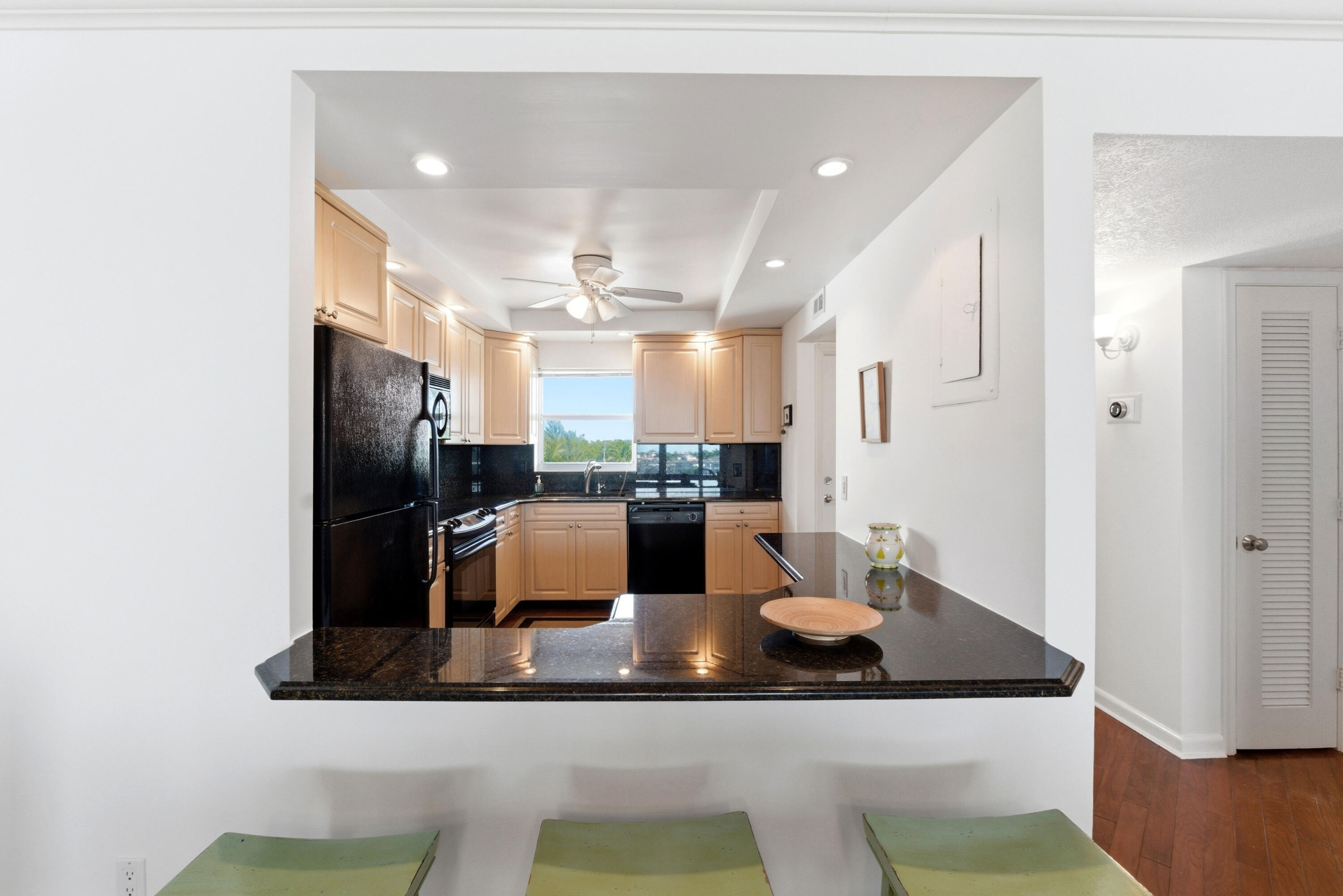 511 Bayshore Dr 410