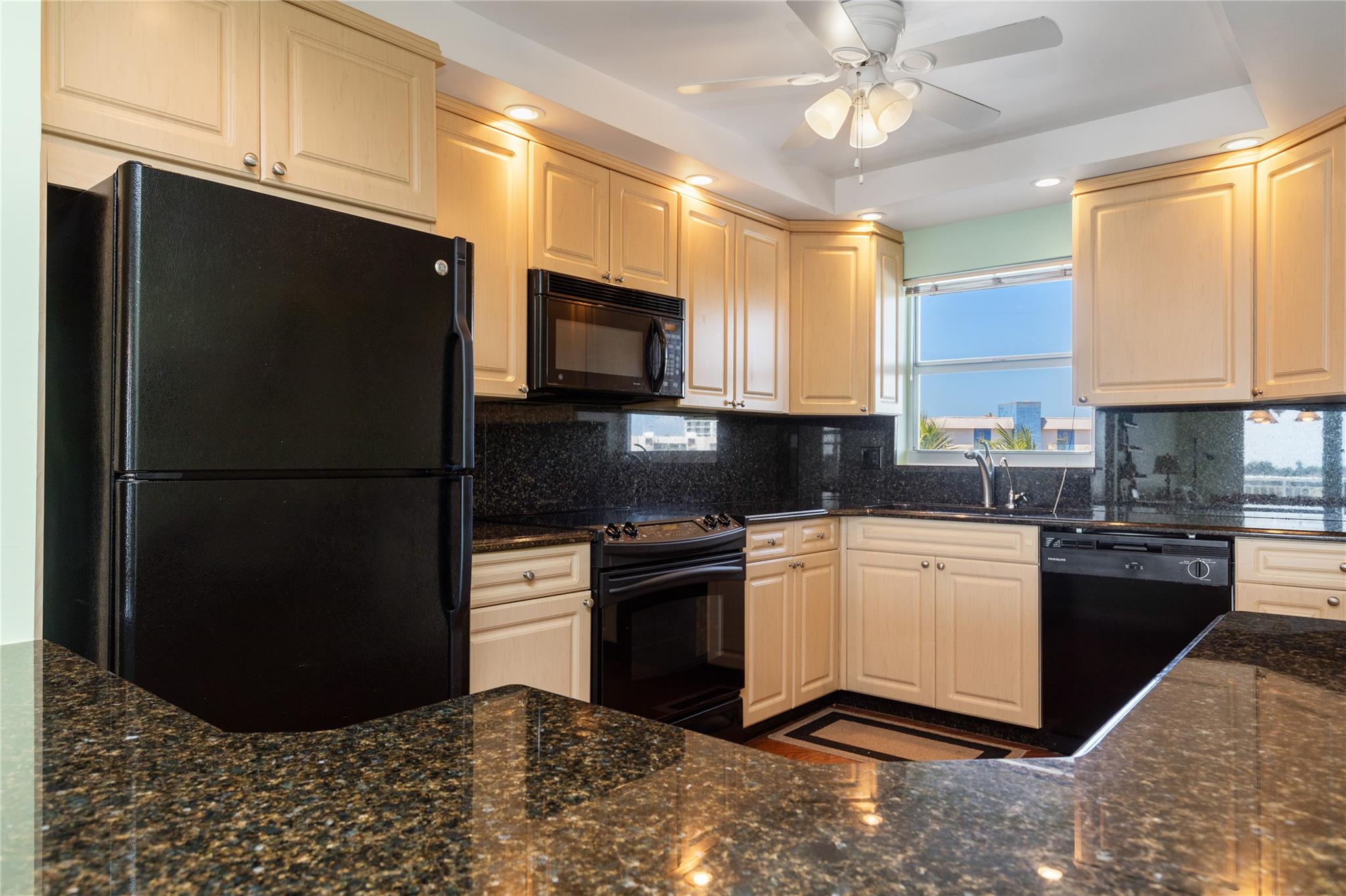 511 Bayshore Dr 410