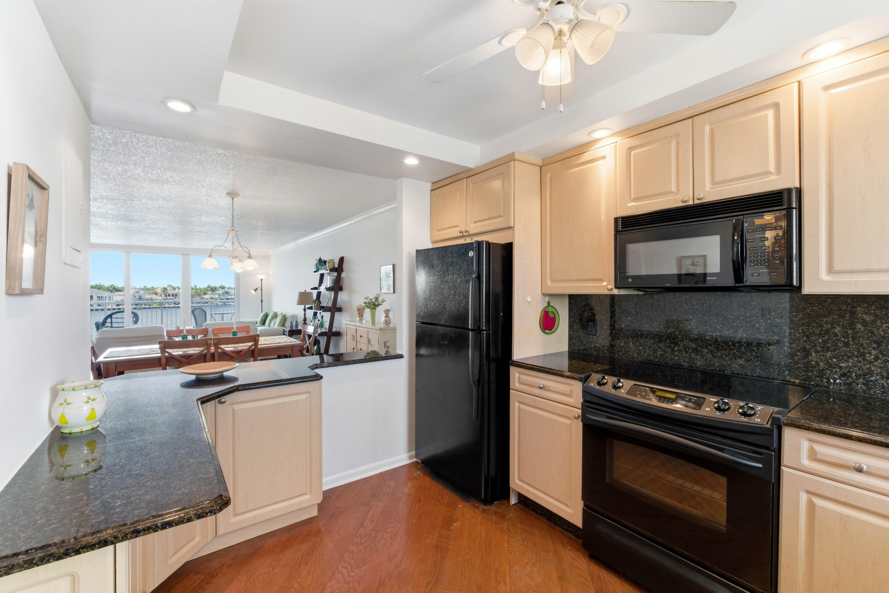 511 Bayshore Dr 410