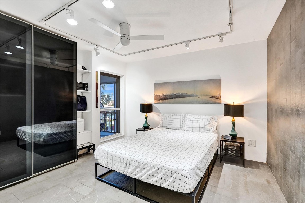 3000 NE 16th Ave D406