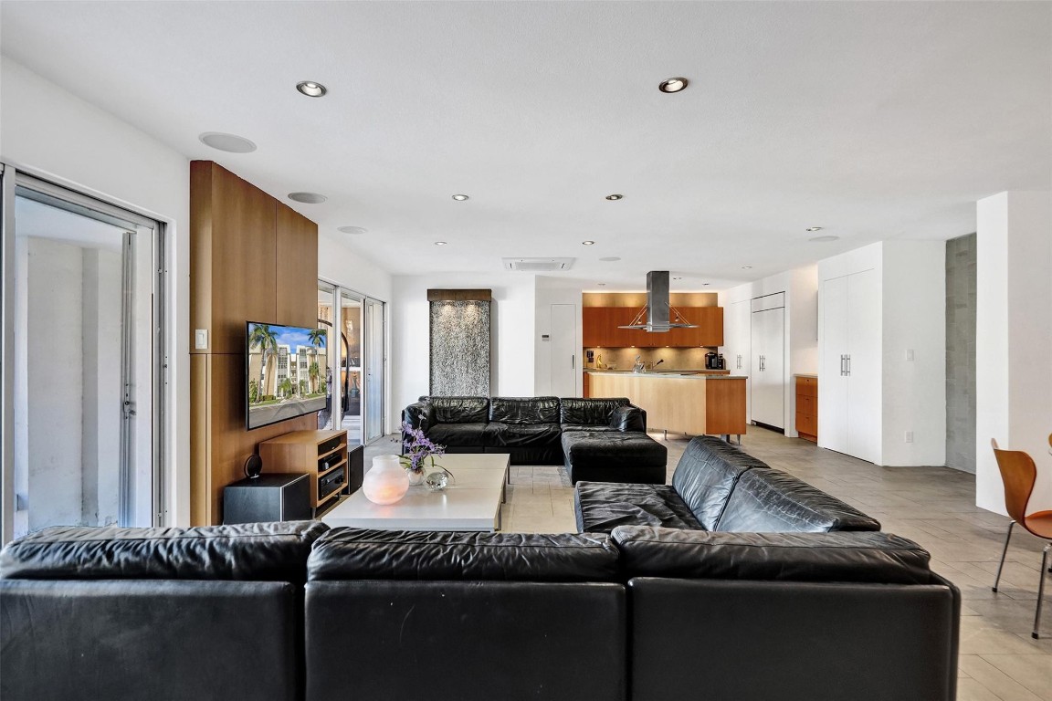 3000 NE 16th Ave D406