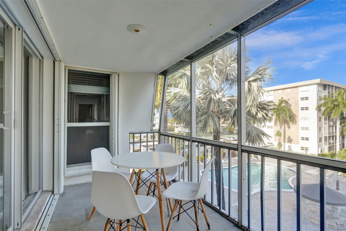 3000 NE 16th Ave D406