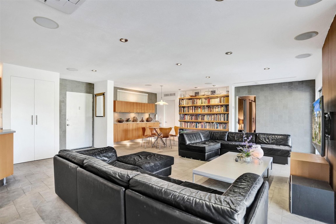 3000 NE 16th Ave D406