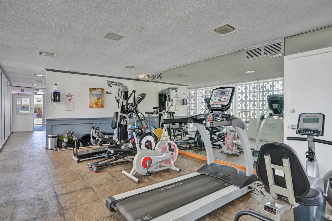 3000 NE 16th Ave D406