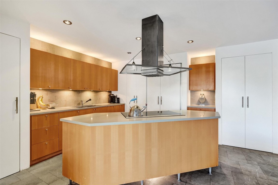 3000 NE 16th Ave D406