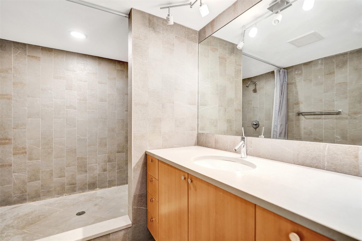 3000 NE 16th Ave D406