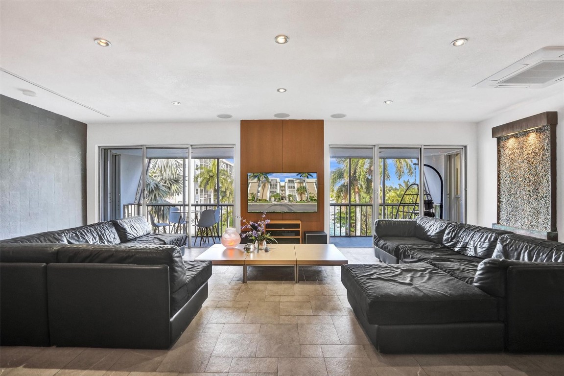 3000 NE 16th Ave D406