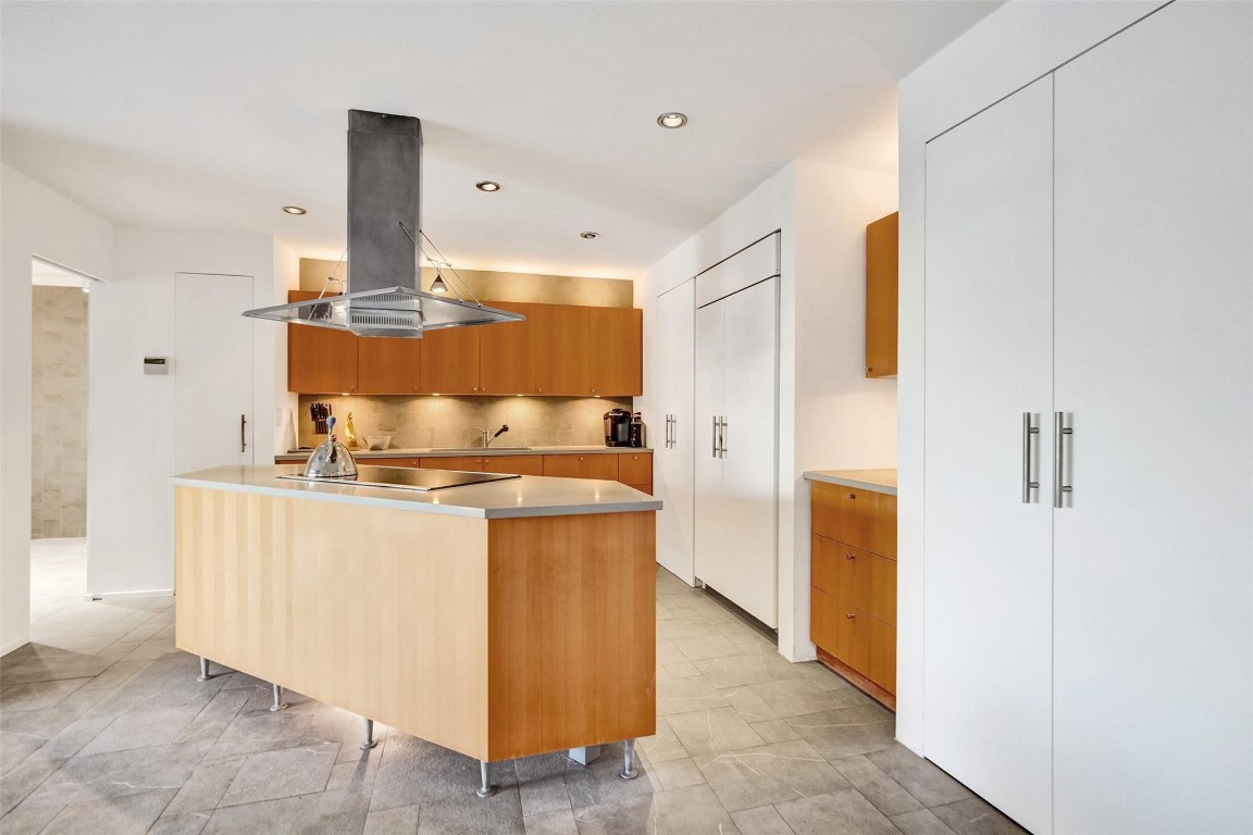 3000 NE 16th Ave D406